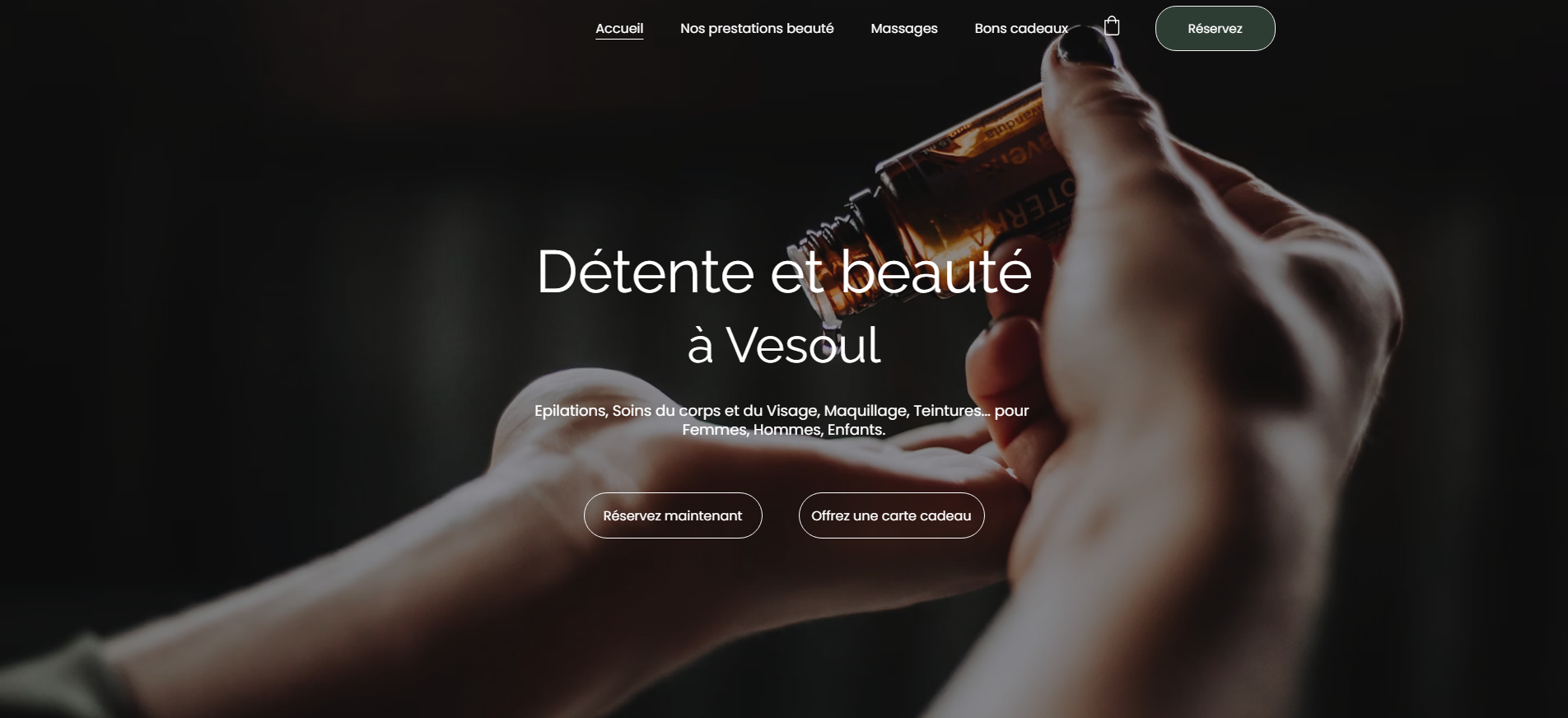 Hero de la page d’accueil du site du salon esthétique à Vesoul avec slogan et visuel bien-être